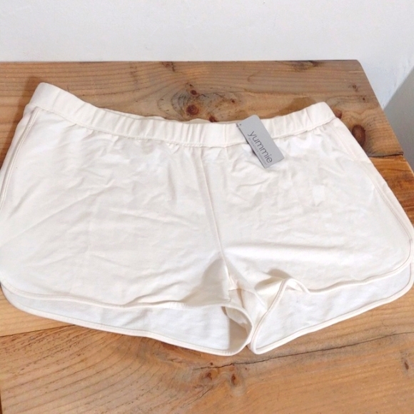 Yummie by Heather Thomson Pants - Yummie by Heather Thomson Cream Jersey Knit Elastic Waist Dolphin Hem Shorts NWT